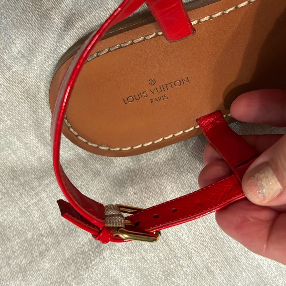 Authentic 💁🏻‍♀️Louis Vuitton  pretty sandals( size 37-1/2/7-5) - Picture 5 of 17